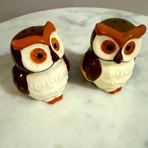 Vintage Owl Salt and Pepper
Shakers Complete with Stoppers